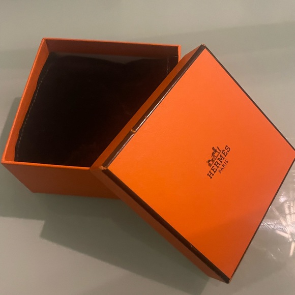 Hermes Collier de chain bracelet!!! Been worn twice - Picture 2 of 4